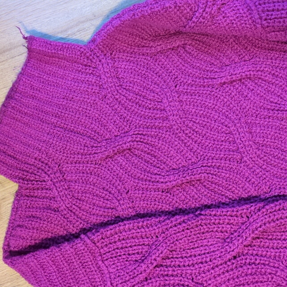 Free People Raspberry oversized crop sweater - Picture 2 of 5